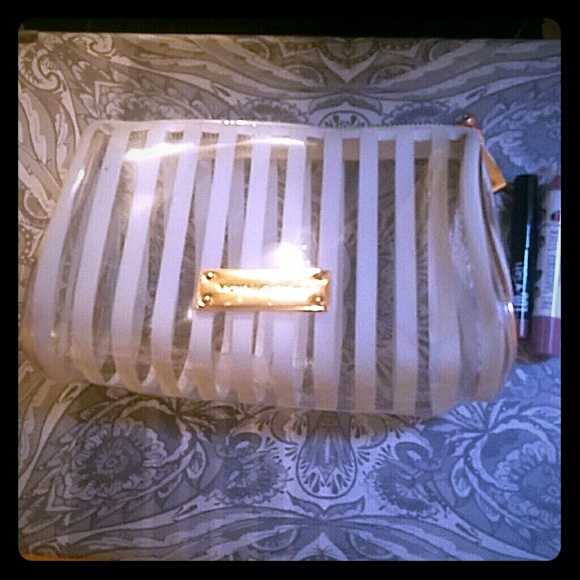 Victorias Secret Makeup Bag w/Lip Crayon&Eye Cream - Picture 1 of 7